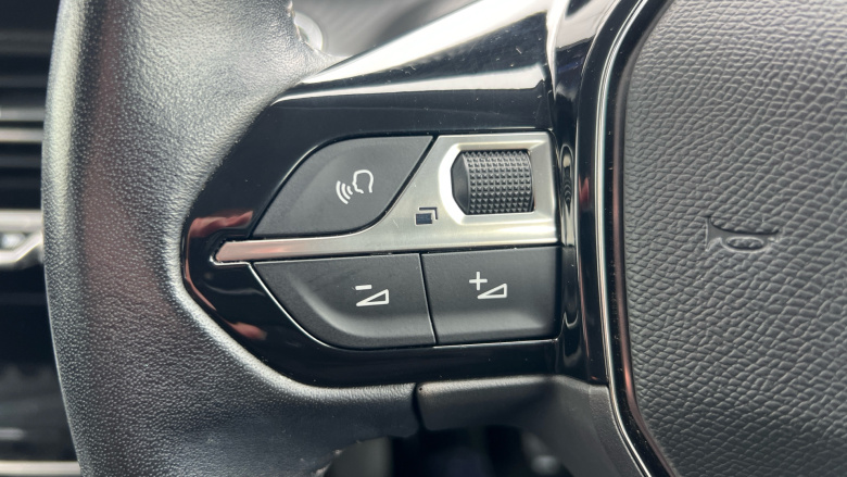 Peugeot 208 1.2 PureTech 100 Allure 5dr Petrol Hatchback